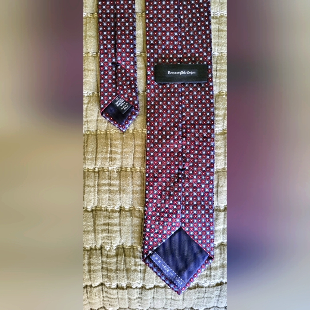 Ermenegildo Zegna Red and Blue Elegant Silk Tie